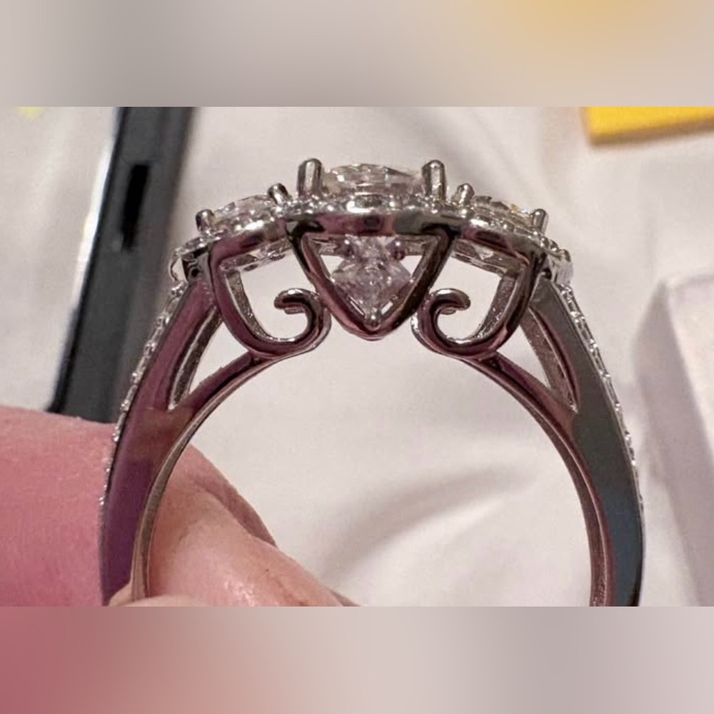 S925 2 Carats Moissinate Ring S925 stamped inside ring GRA Card & Gift Box New - Picture 3 of 6